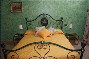 カスティリオーネ・デッレ・スティヴィエーレ La Cascina Di Alice Bed & Breakfast エクステリア 写真