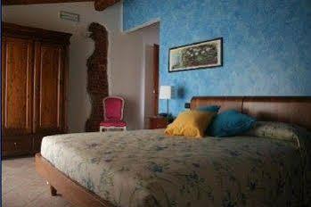 カスティリオーネ・デッレ・スティヴィエーレ La Cascina Di Alice Bed & Breakfast エクステリア 写真