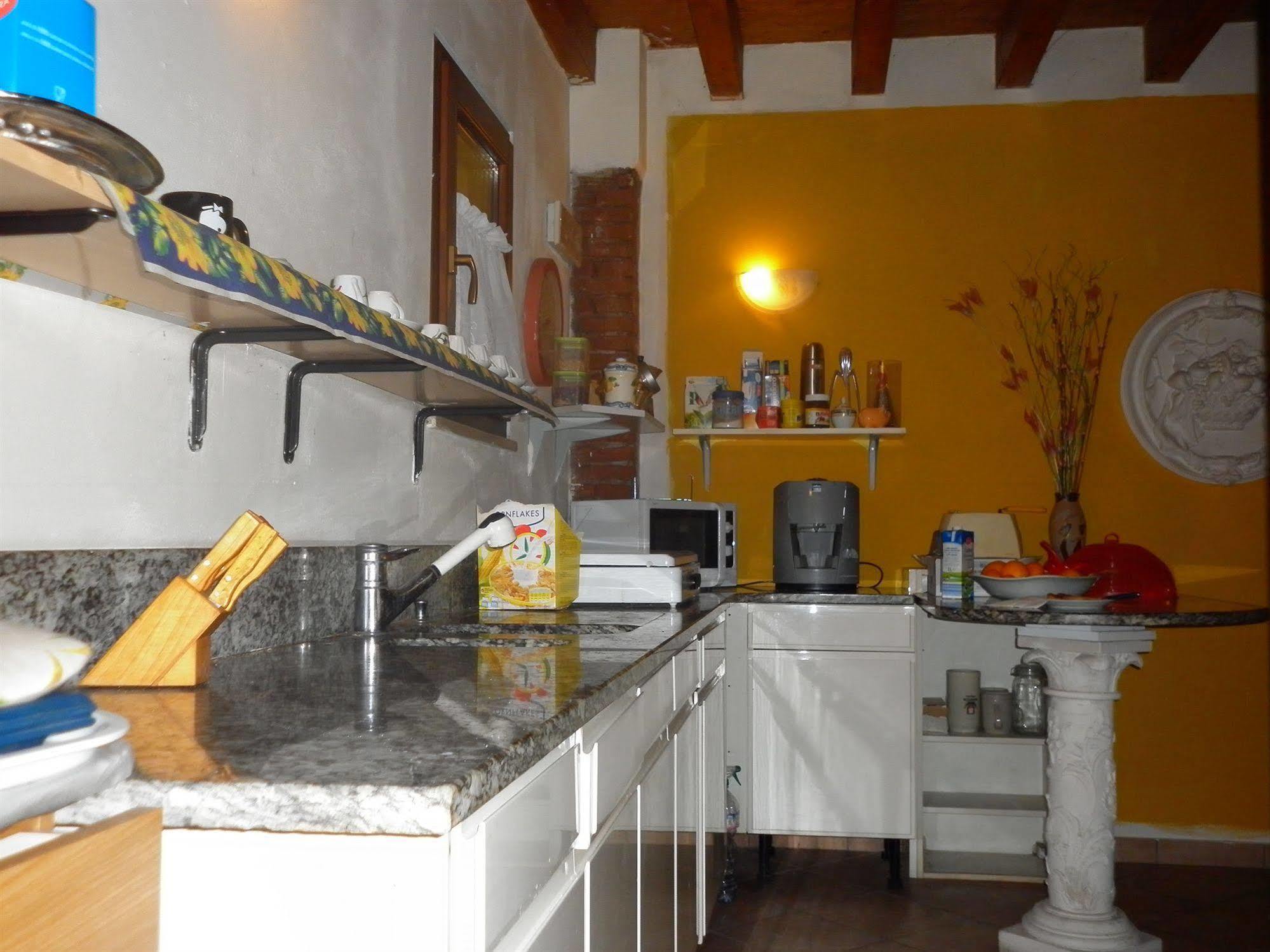 カスティリオーネ・デッレ・スティヴィエーレ La Cascina Di Alice Bed & Breakfast エクステリア 写真